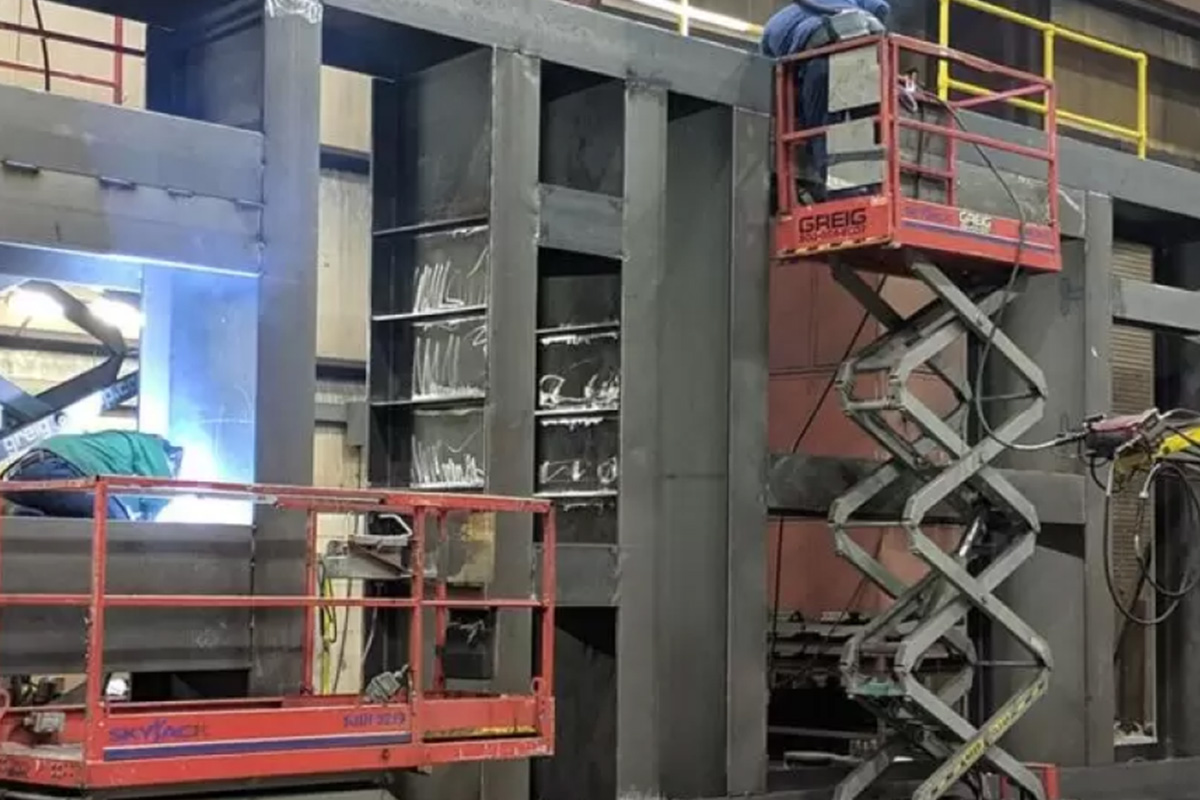 Industrial pressure vessel used for storing high pressure gases in manufacturing plant